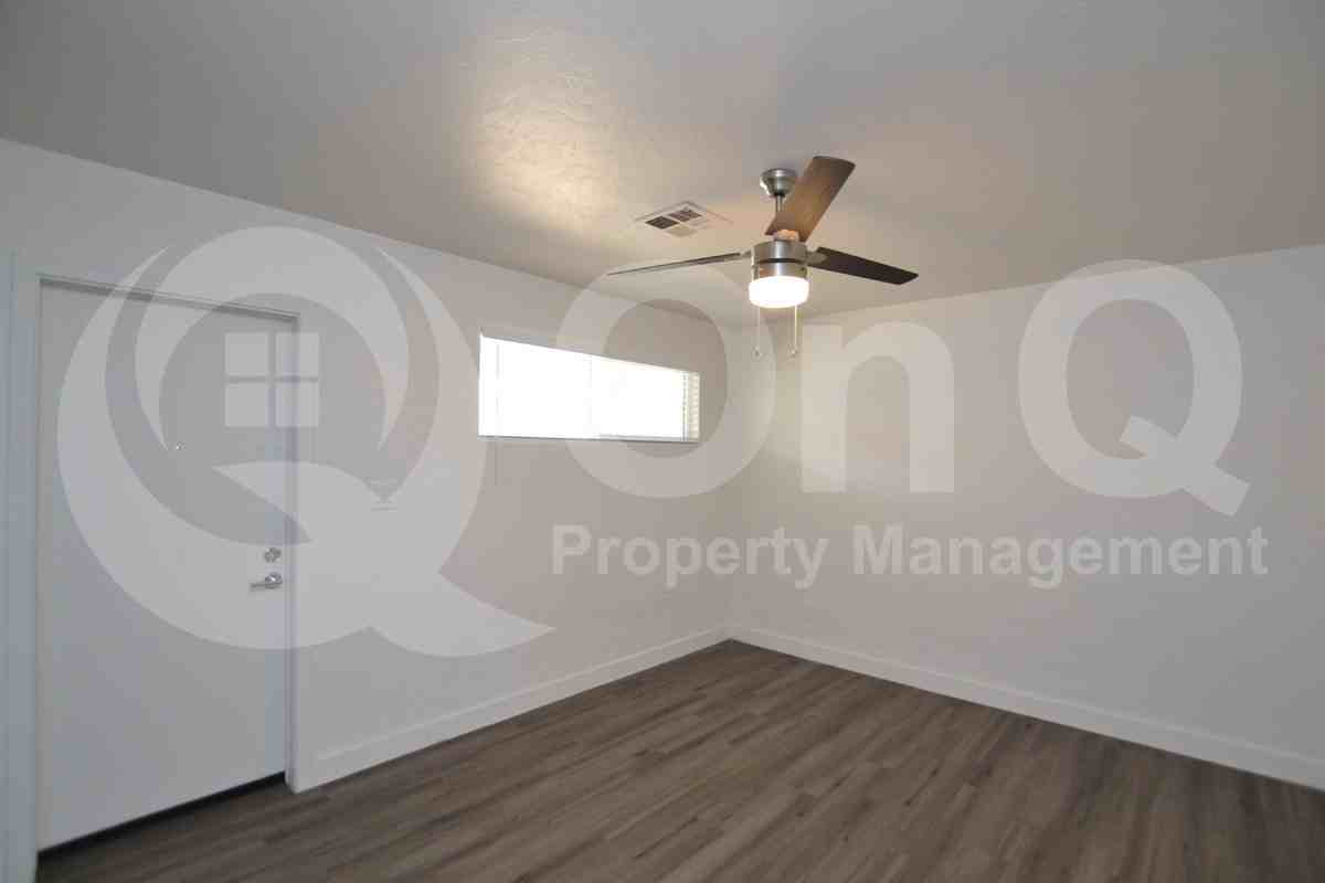 1202 E Kaler Dr #3 - Photo 6 of 9