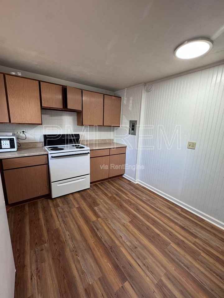 2323 Newton St #4 - Photo 2 of 20