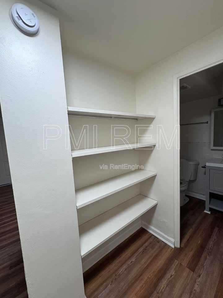 2323 Newton St #4 - Photo 5 of 20
