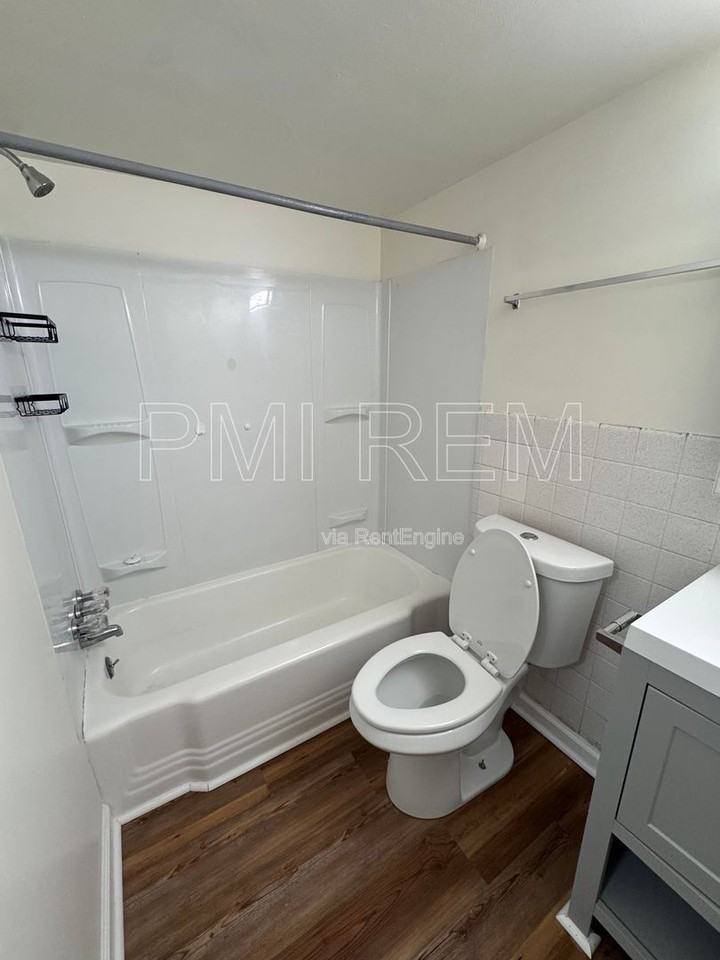 2323 Newton St #4 - Photo 6 of 20