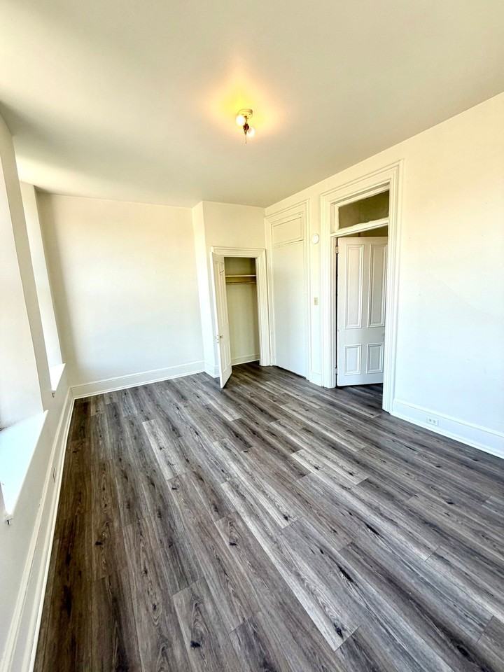 446 N Duke St #2F - Photo 5 of 13
