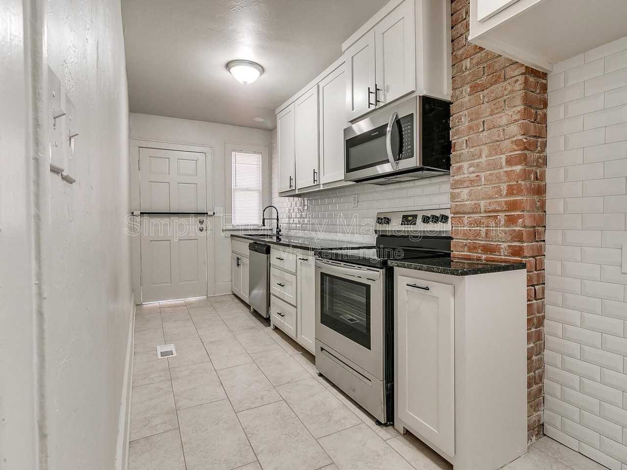 943 East Dr - Photo 5 of 11