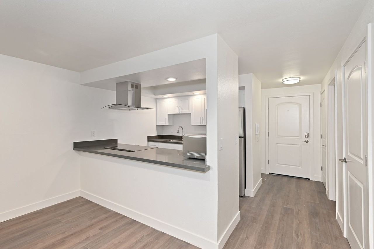 Maple Leaf Residences - Photo 4 of 45