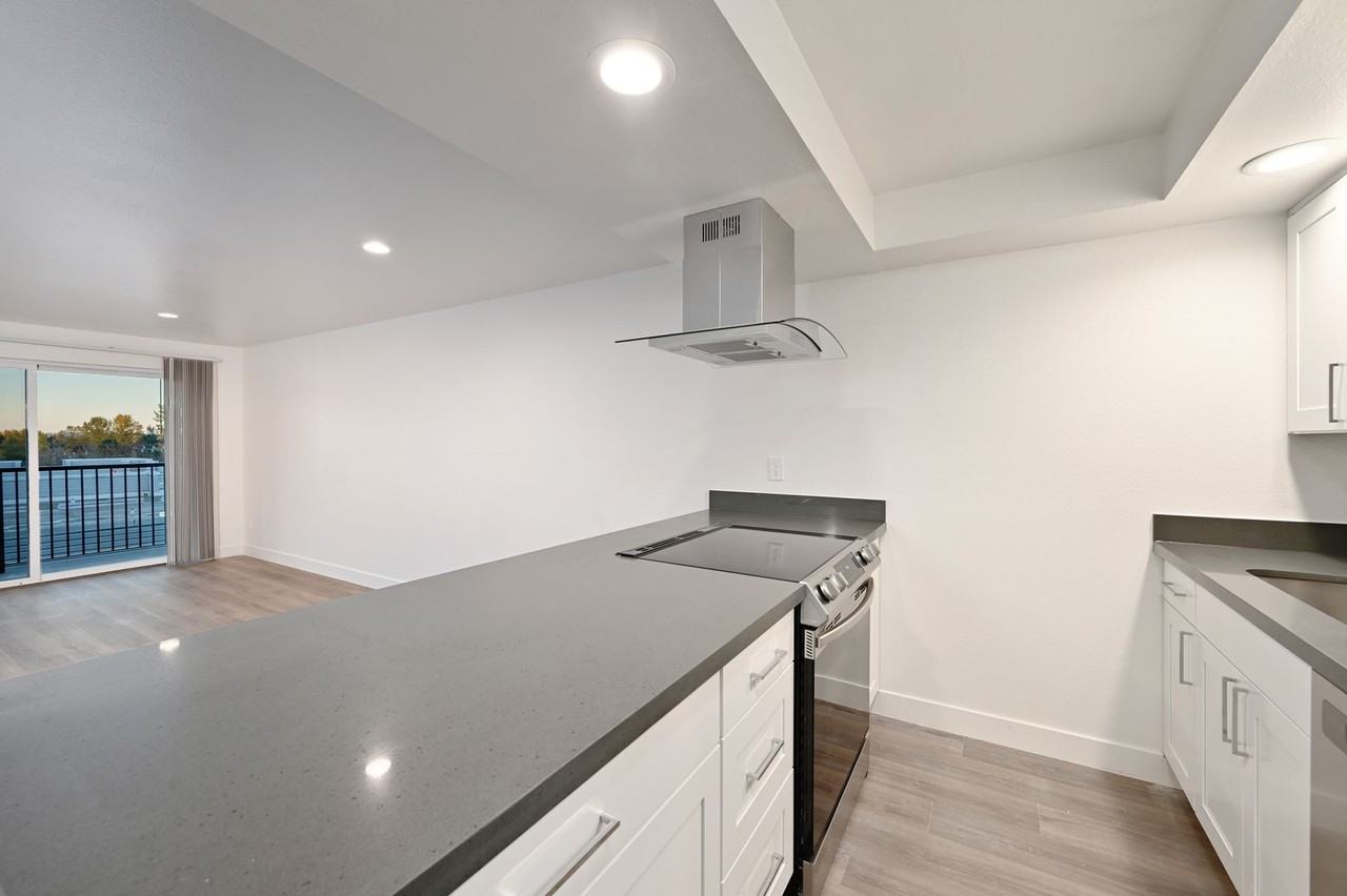 Maple Leaf Residences - Photo 6 of 45
