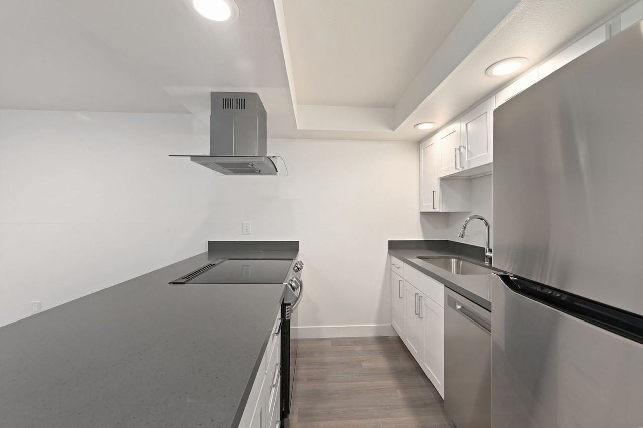 Maple Leaf Residences - Photo 7 of 45