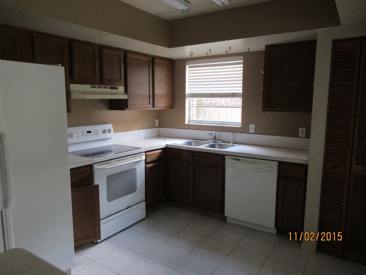 1038 Mccully Ct - Photo 4 of 7