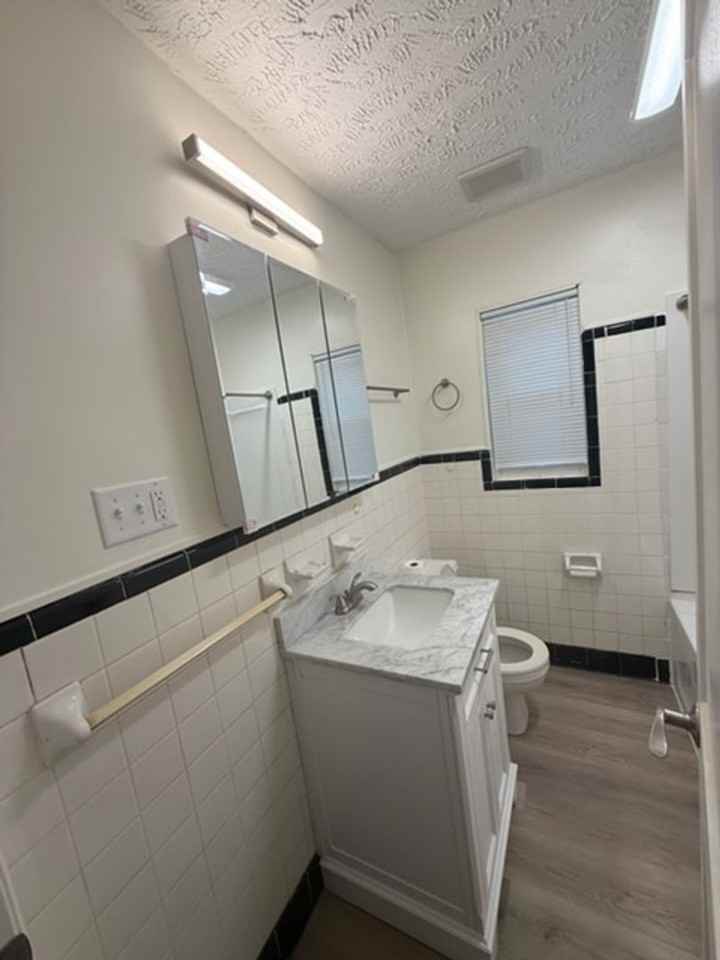 4308/4310 ST FRANCIS AVENUE - Photo 2 of 8