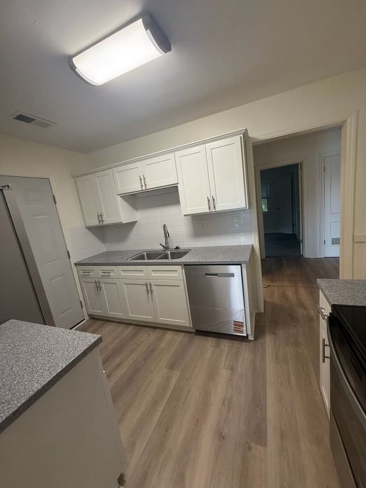 4308/4310 ST FRANCIS AVENUE - Photo 7 of 8