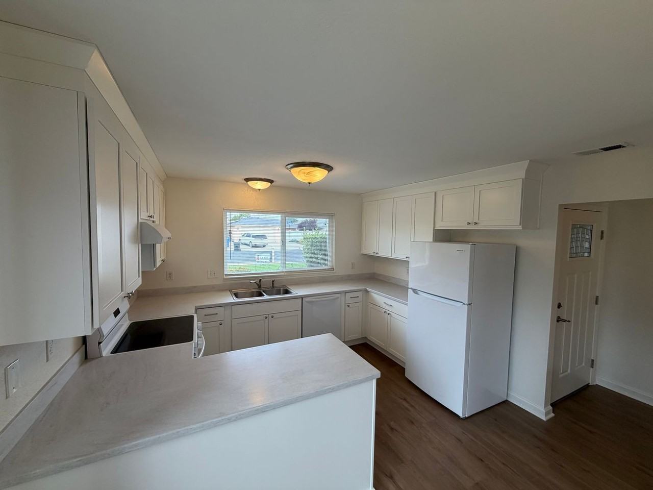 1310 Lesley Ct - Photo 2 of 13