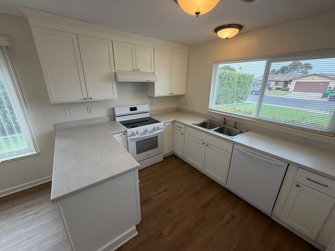 1310 Lesley Ct - Photo 3 of 13