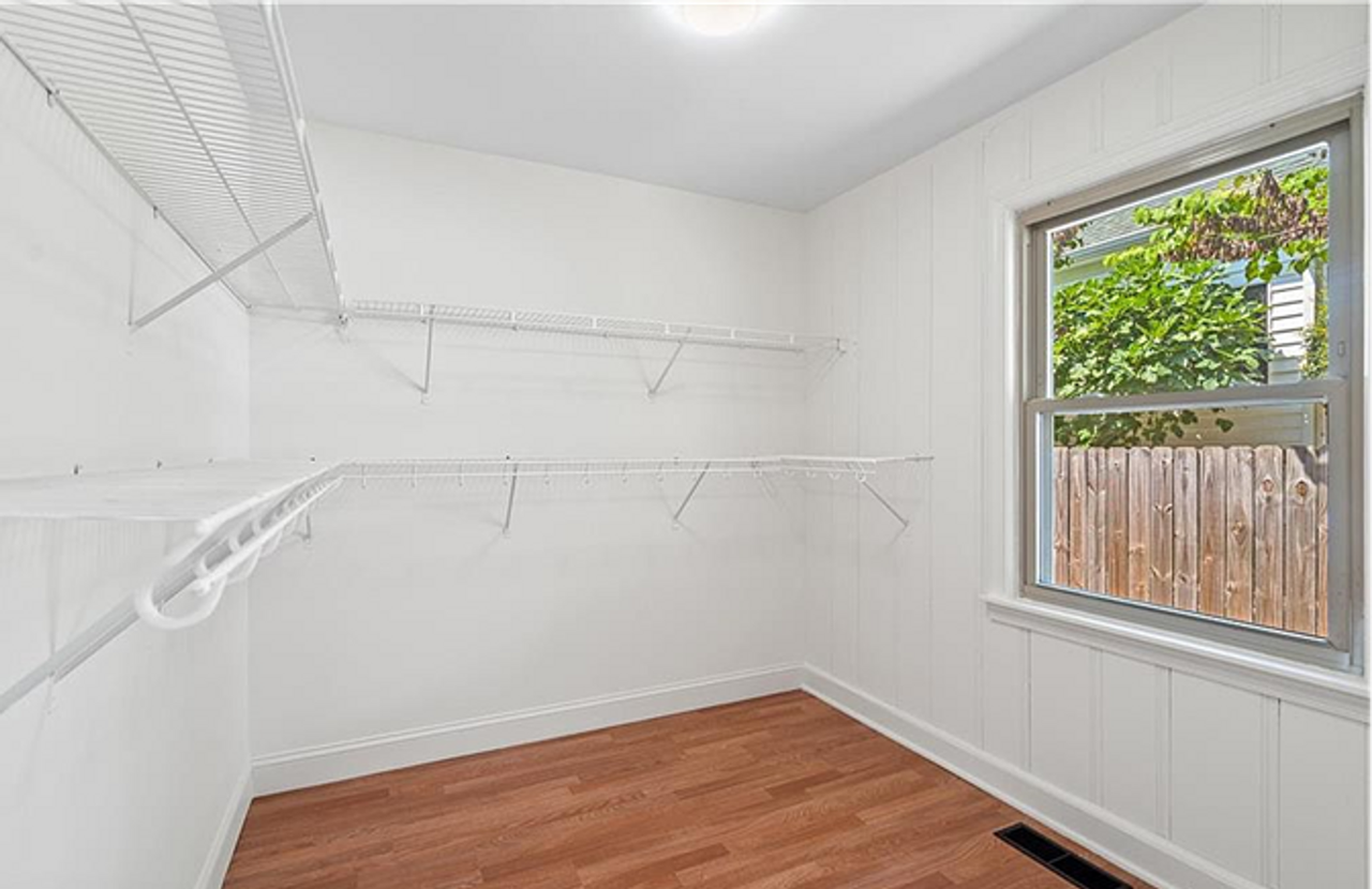 313 Horace Mann Ave - Photo 7 of 31
