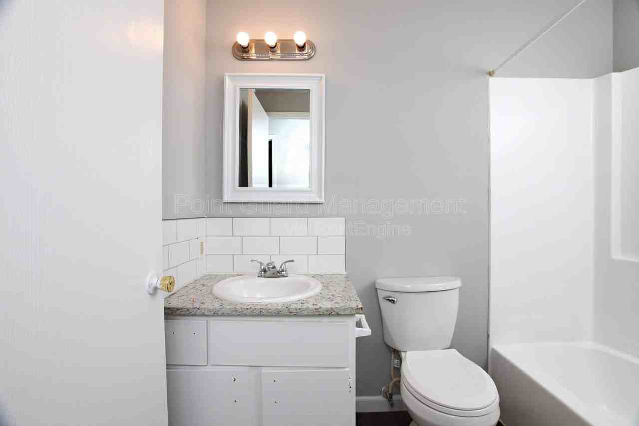 1212 S Longfellow St #106 - Photo 5 of 10