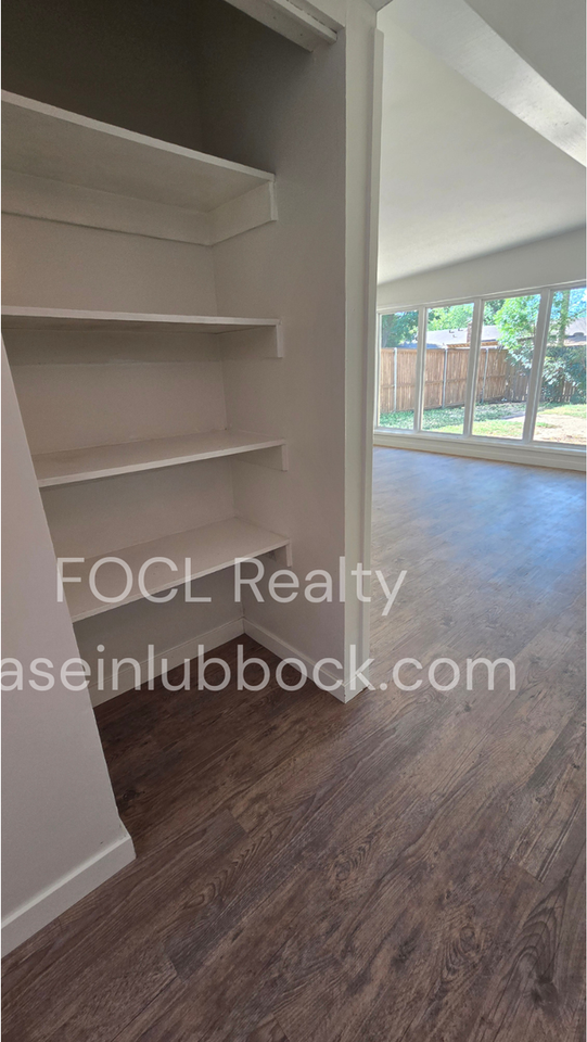 2827 66th St - Photo 4 of 15