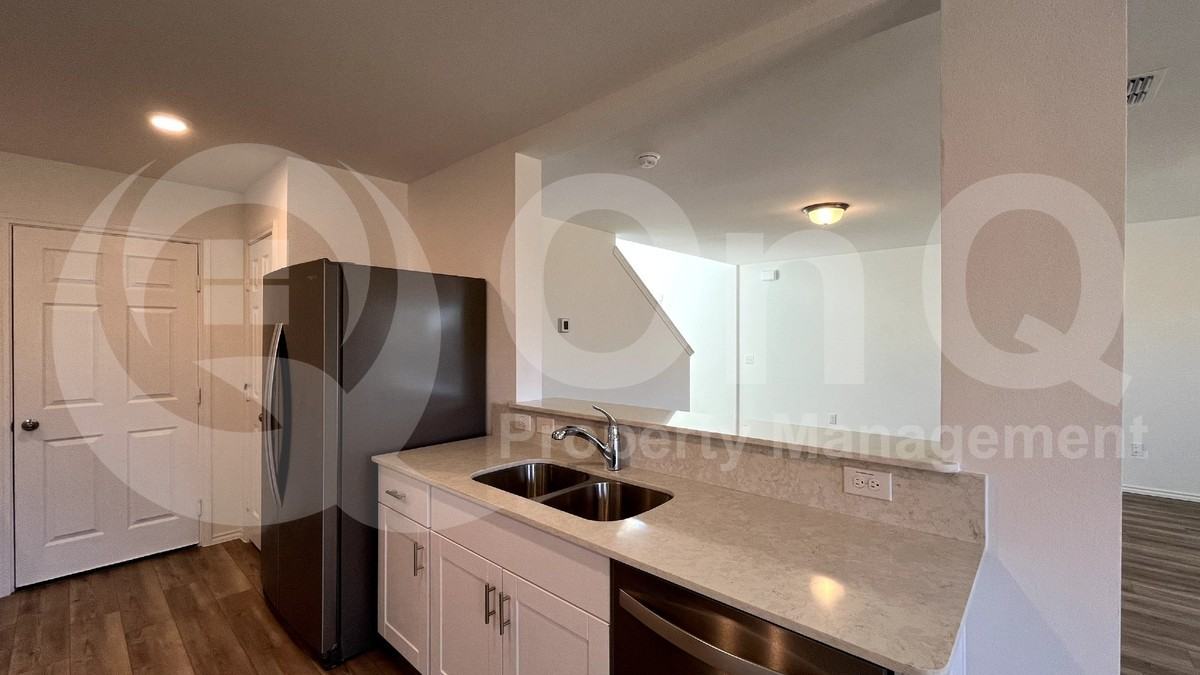 882 Breakwater Dr - Photo 5 of 32