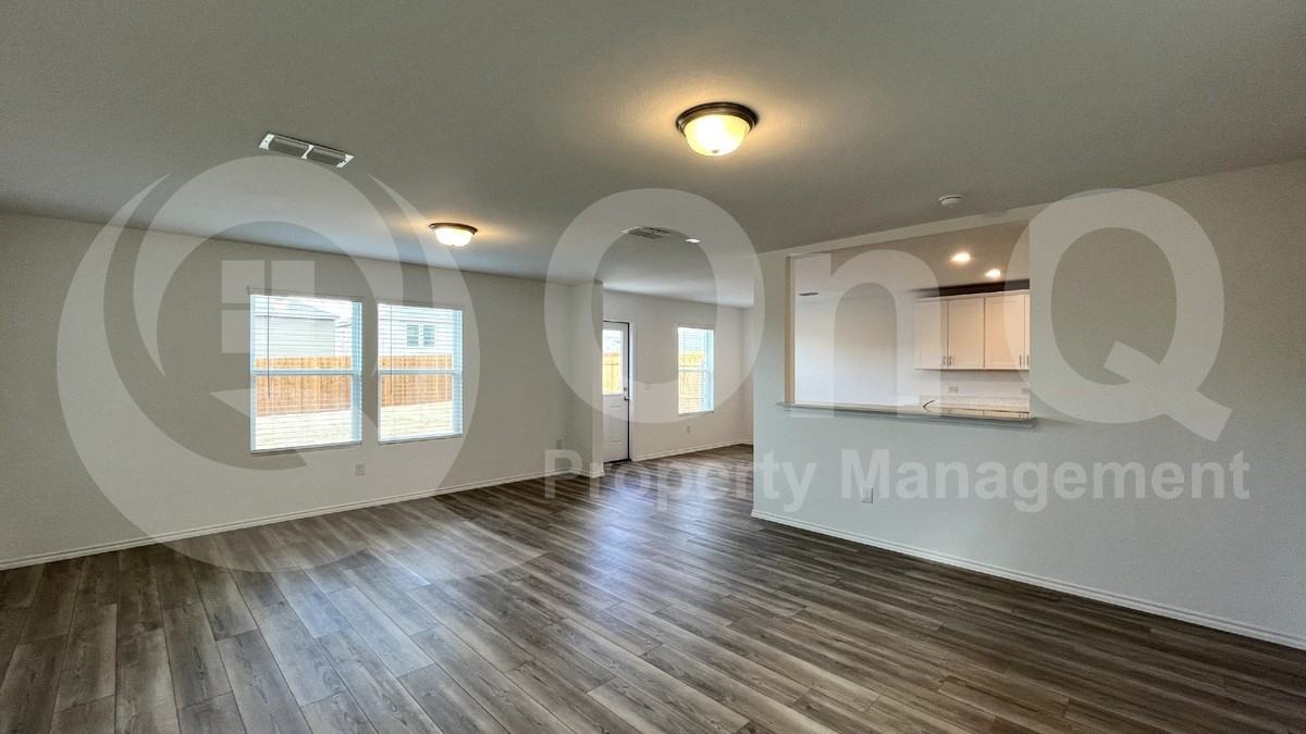 882 Breakwater Dr - Photo 6 of 32