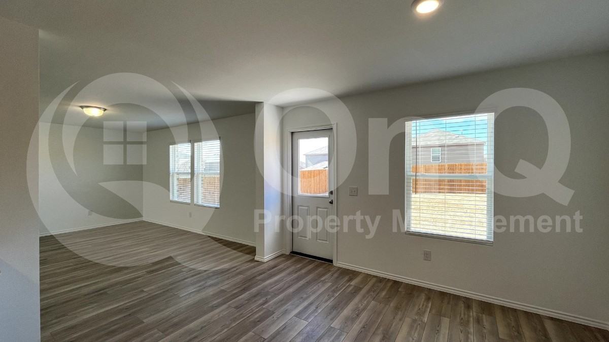 882 Breakwater Dr - Photo 7 of 32