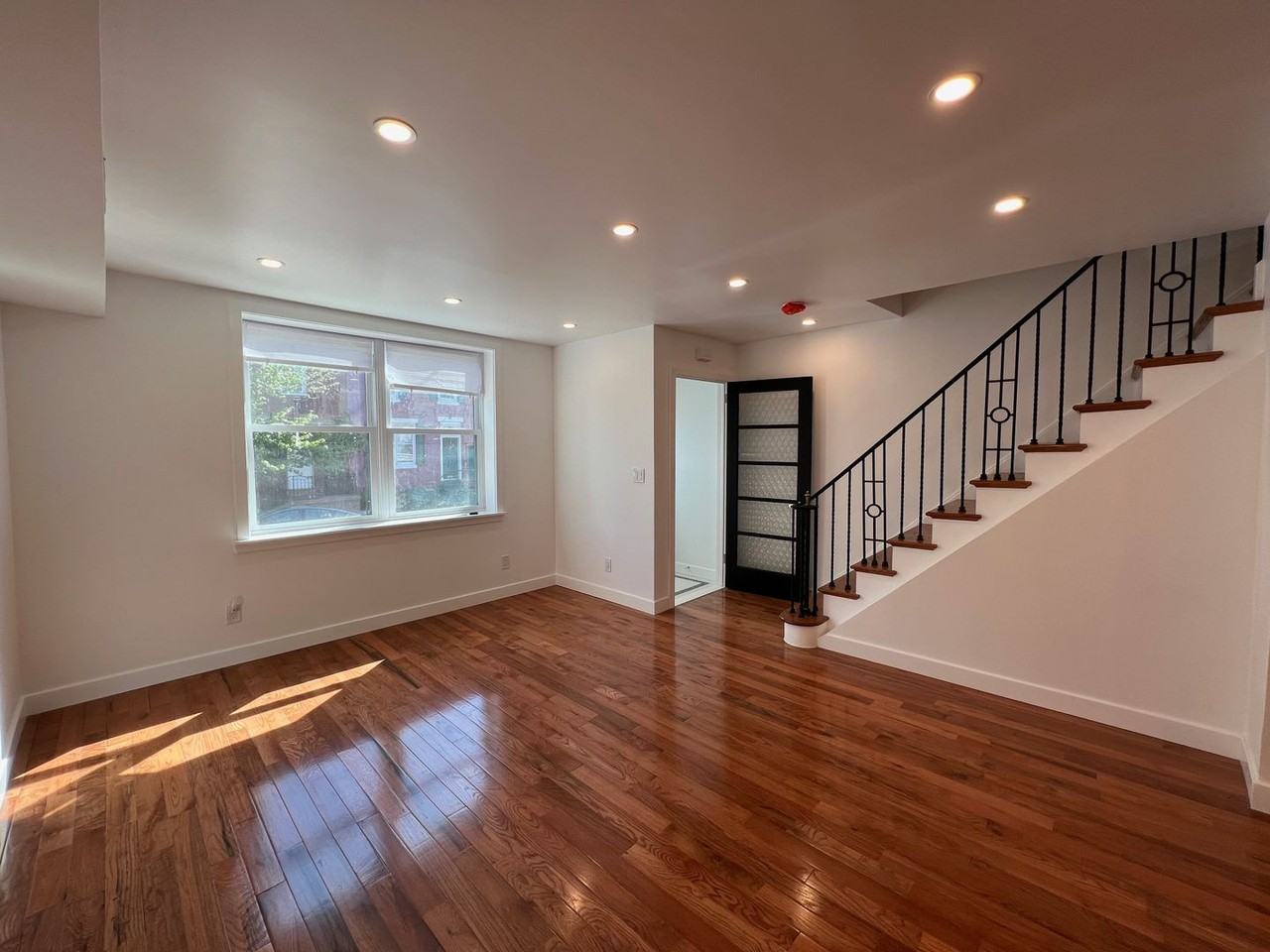 2622 E Somerset St - Photo 2 of 33