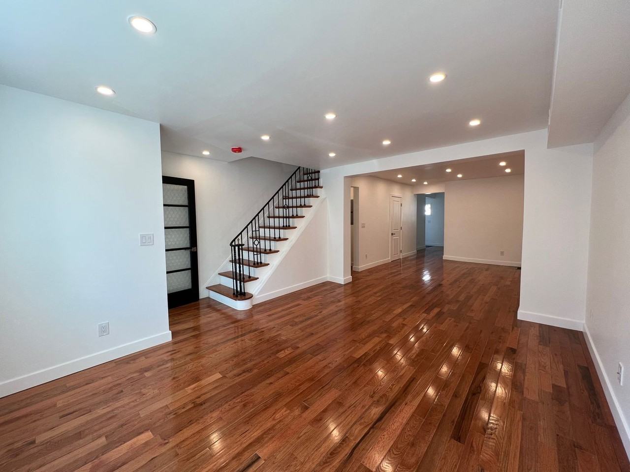 2622 E Somerset St - Photo 3 of 33