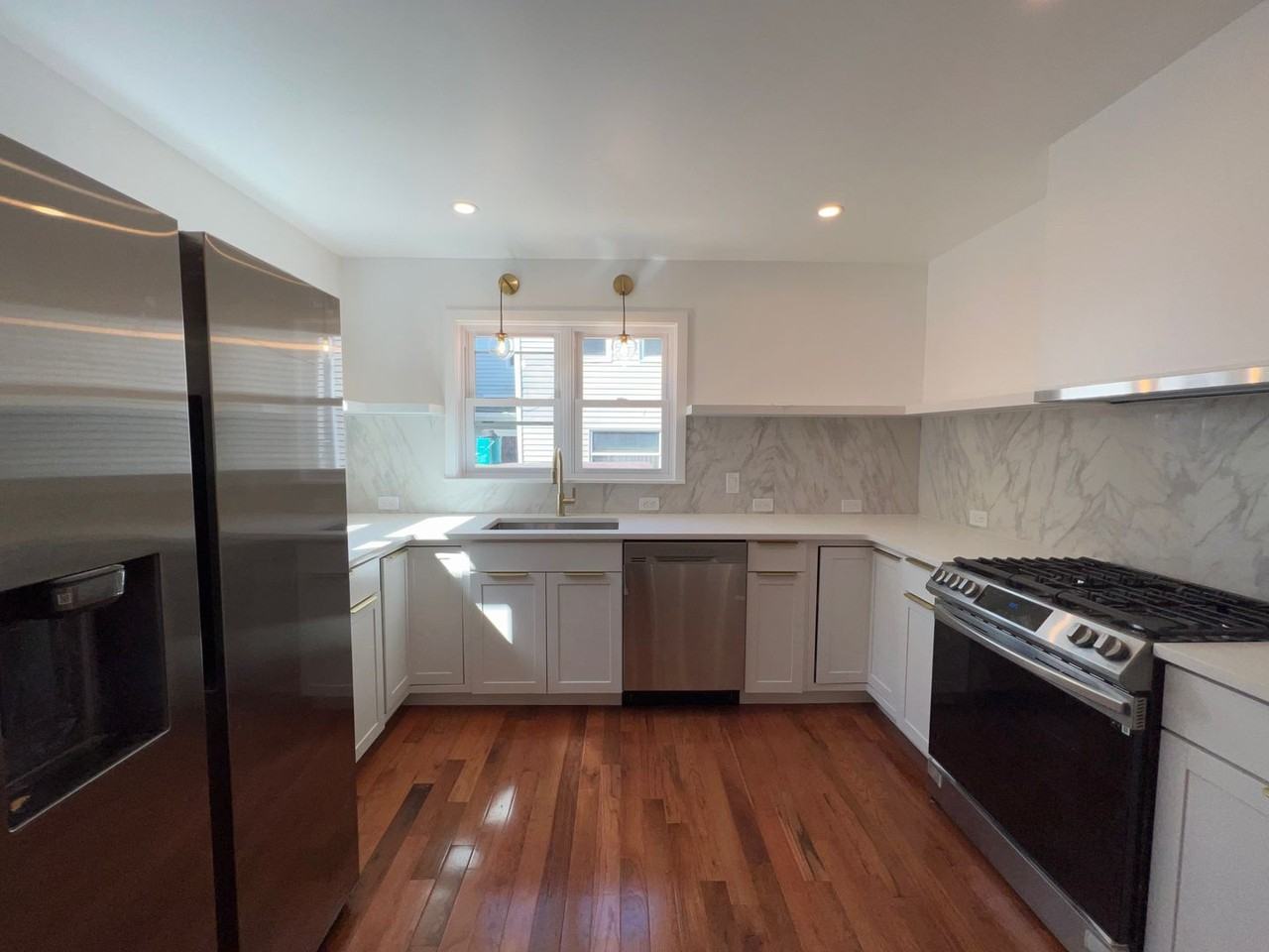 2622 E Somerset St - Photo 5 of 33
