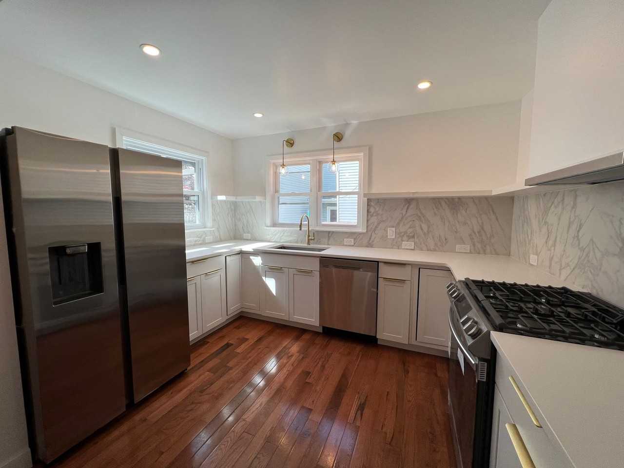 2622 E Somerset St - Photo 6 of 33