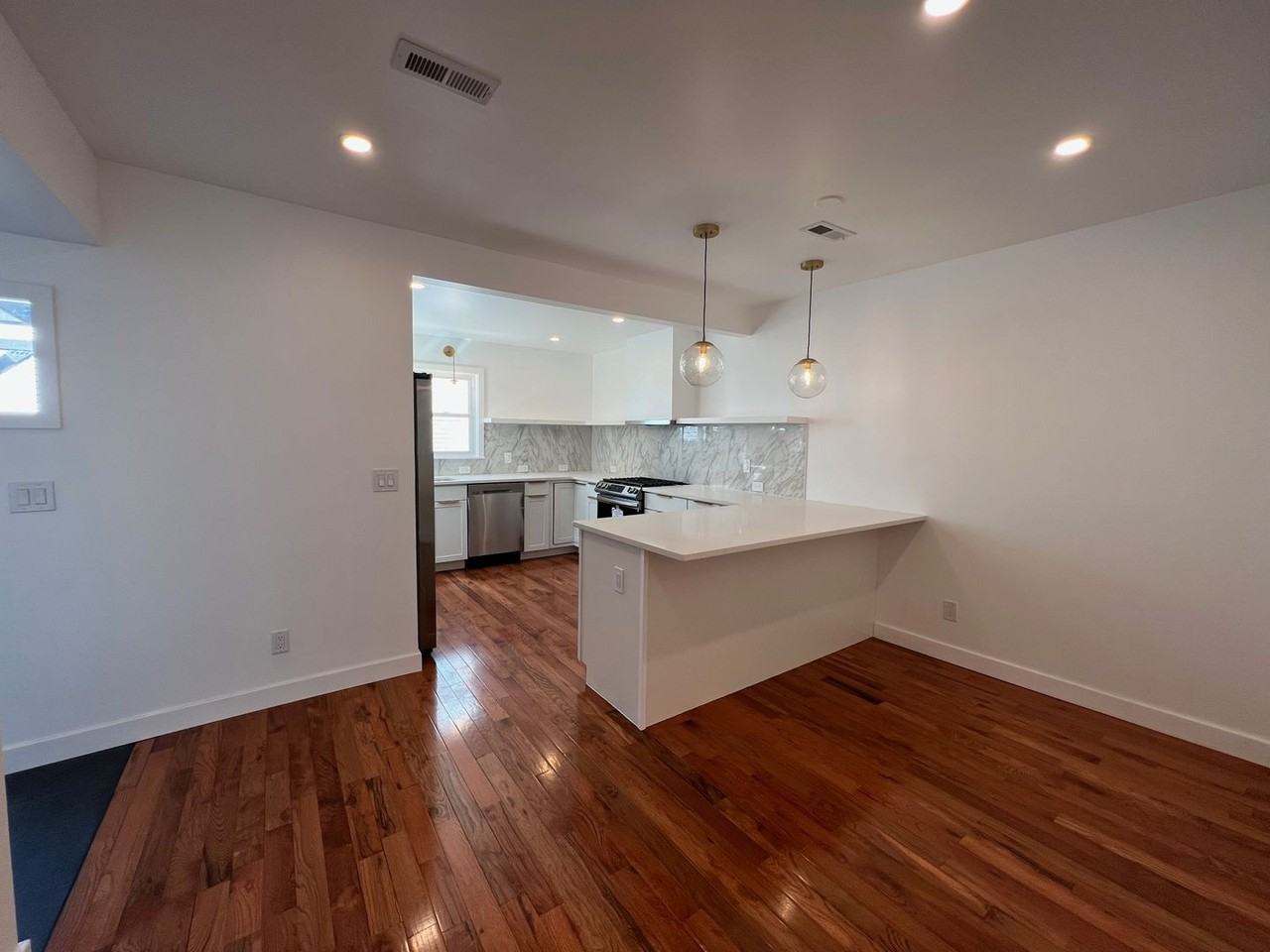 2622 E Somerset St - Photo 7 of 33