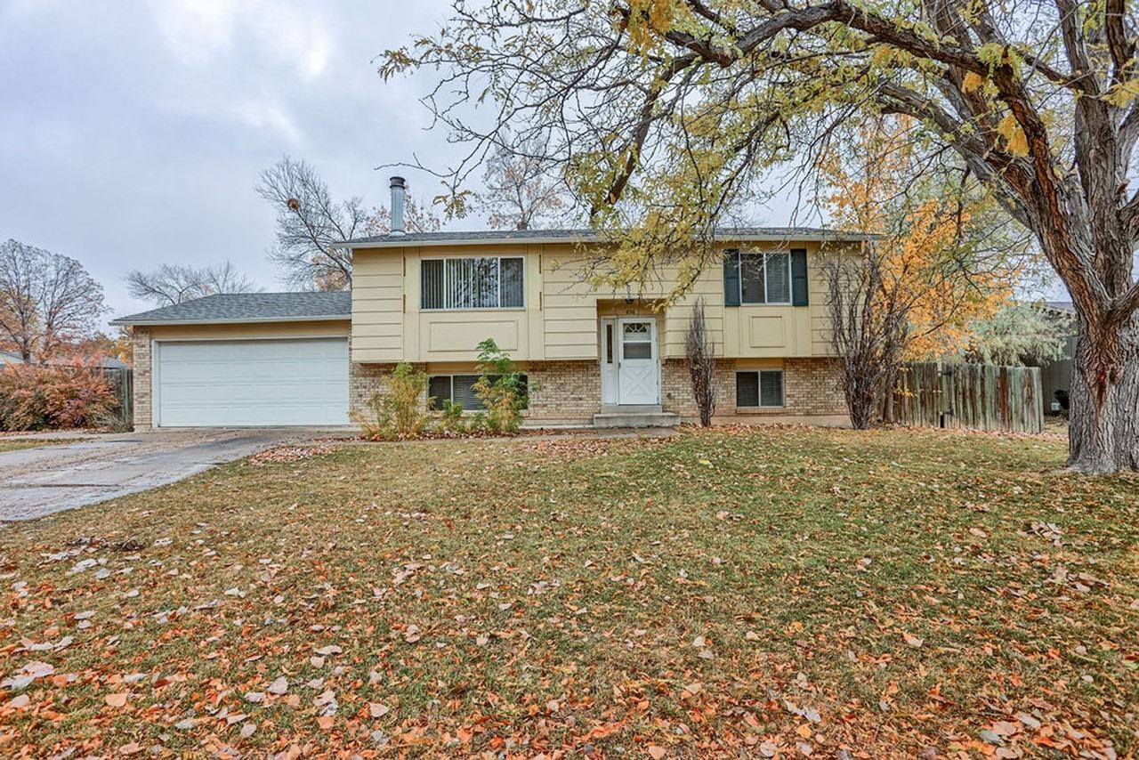 836 Winchester Dr - Photo 2 of 35