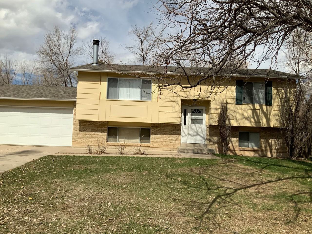 836 Winchester Dr - Photo 4 of 35
