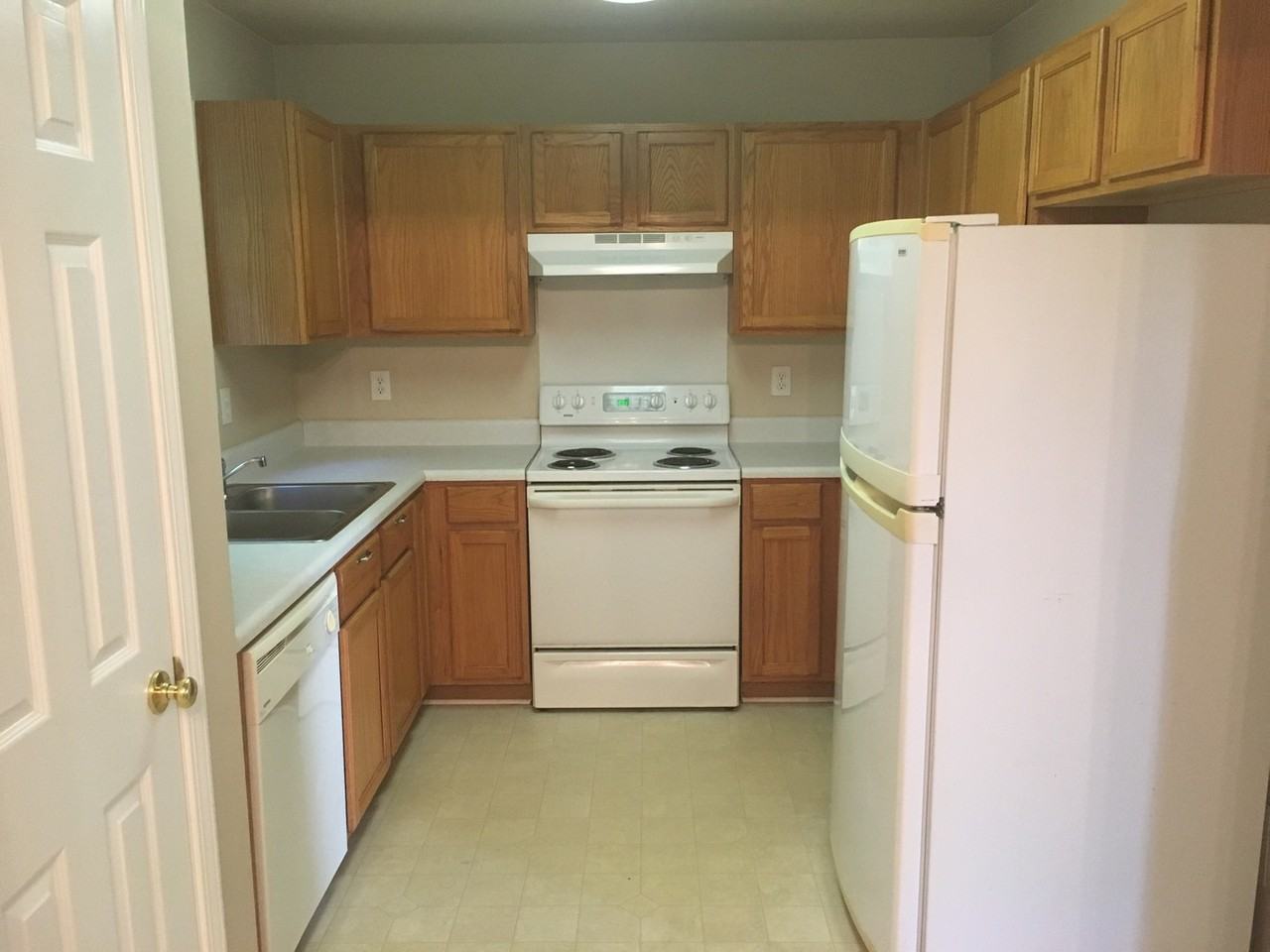 2401 Laurel Falls Ln - Photo 3 of 6