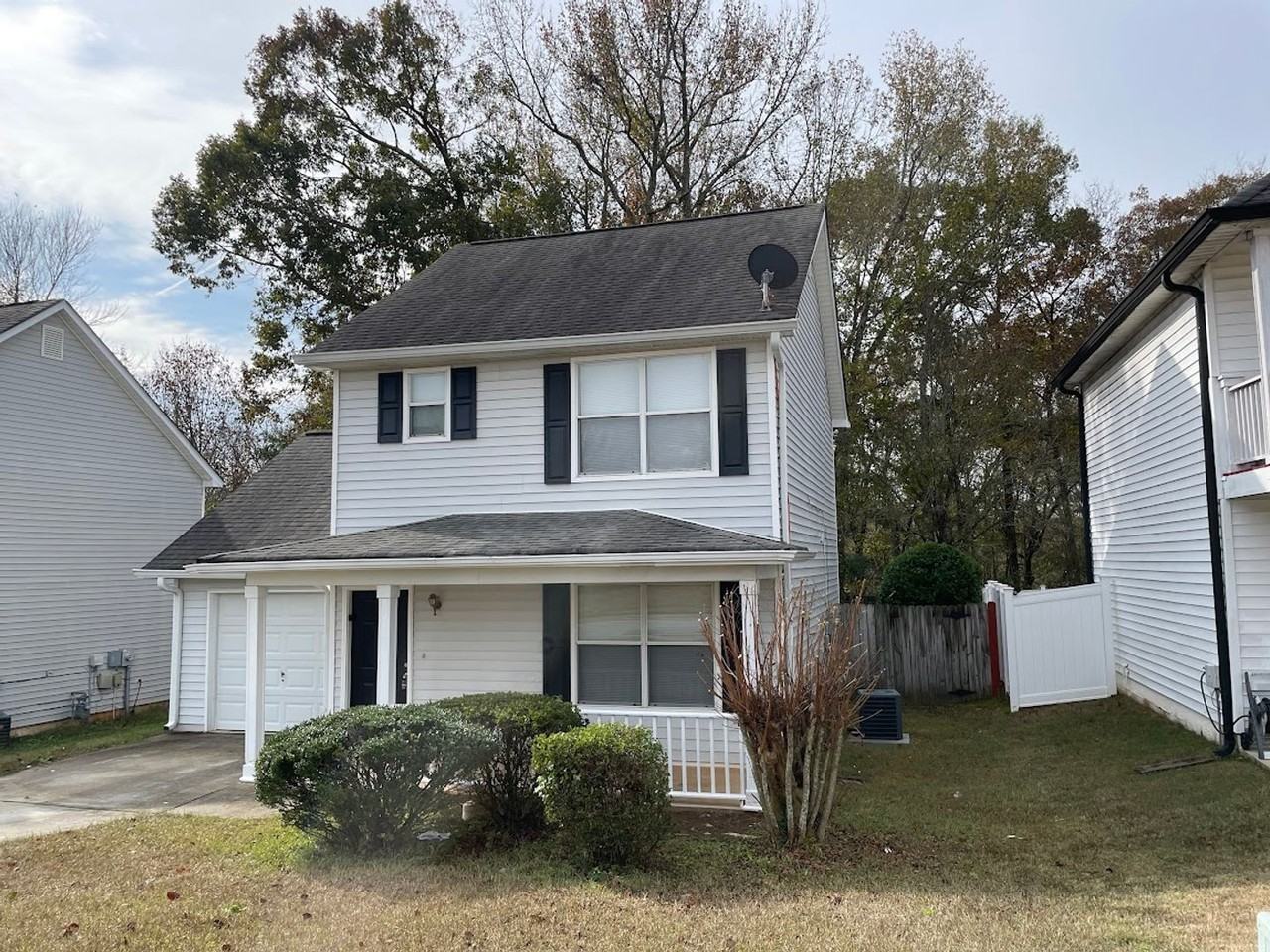 823 Tramore Dr - Photo 2 of 25