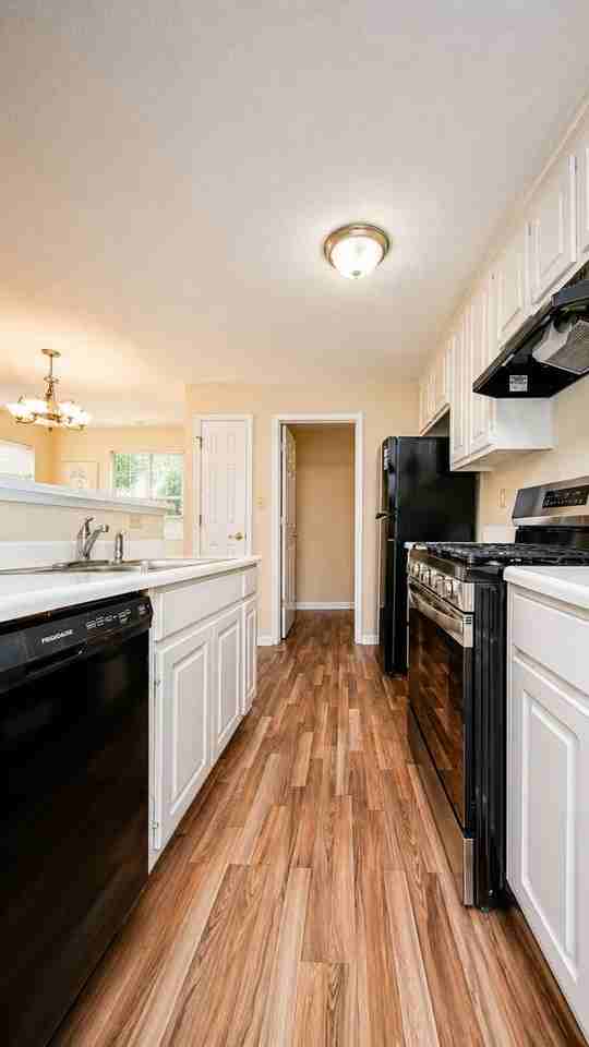 823 Tramore Dr - Photo 7 of 25