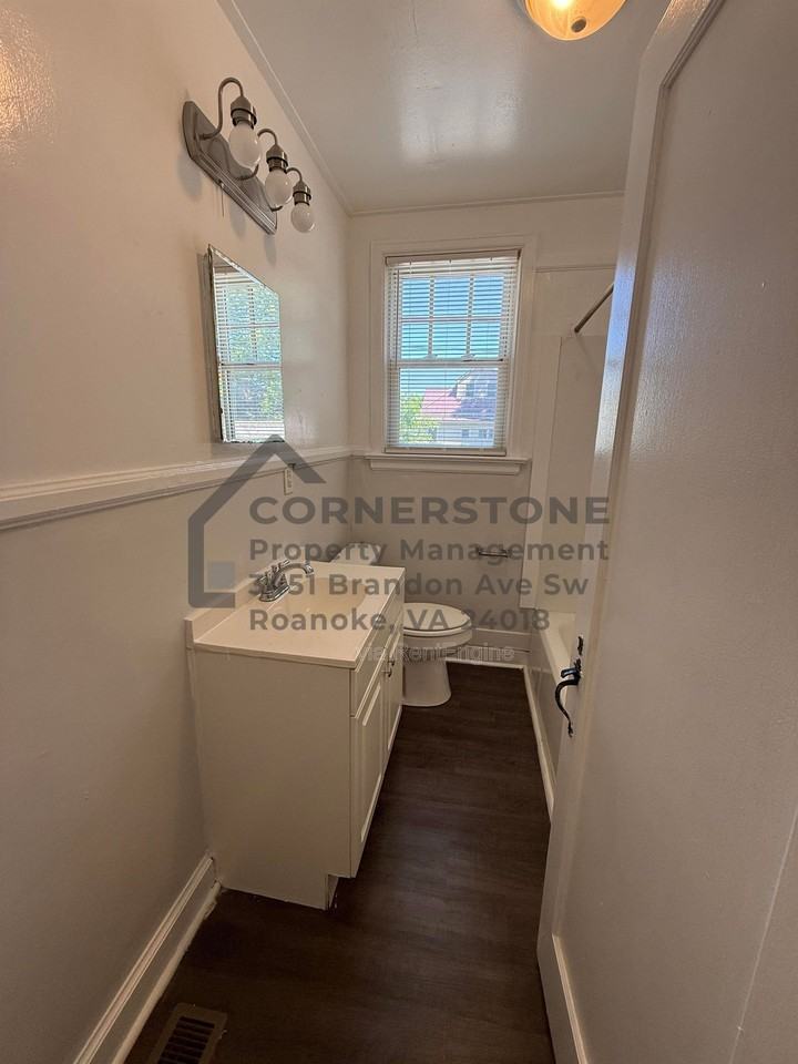 355 Highland Ave Sw #1 - Photo 7 of 10