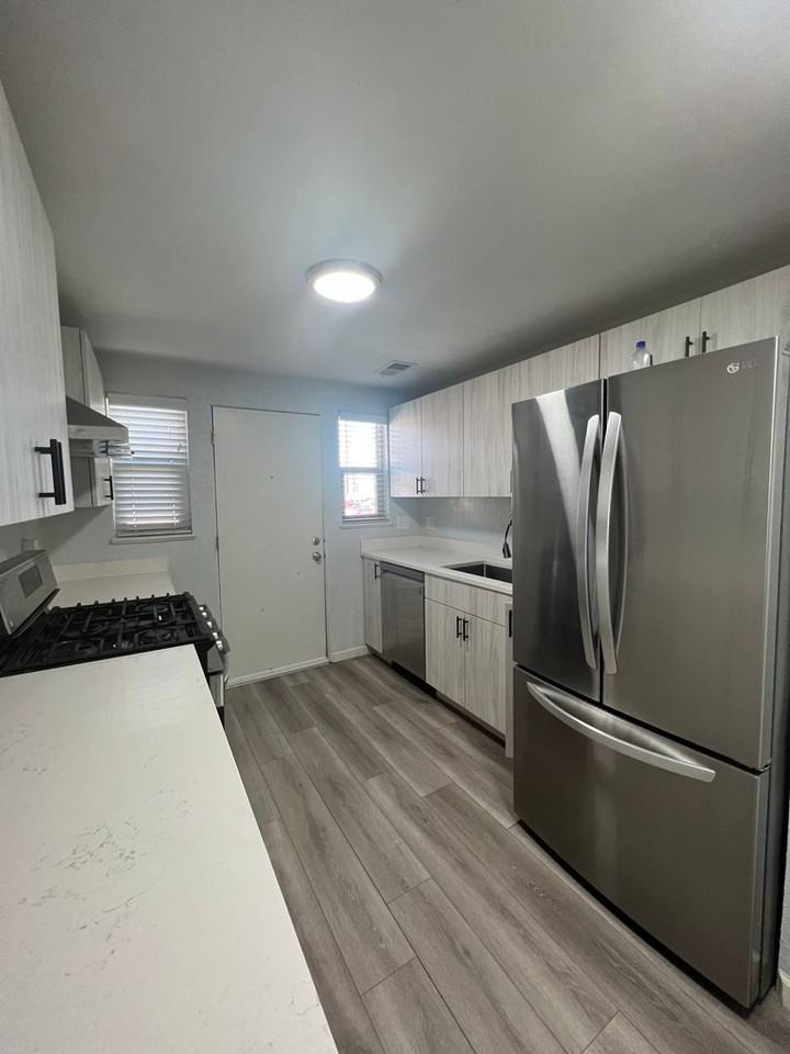 1952 Beeler St - Photo 4 of 14