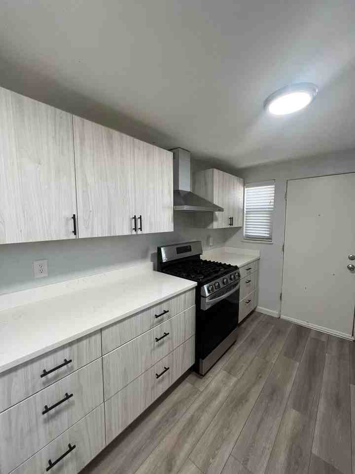 1952 Beeler St - Photo 5 of 14