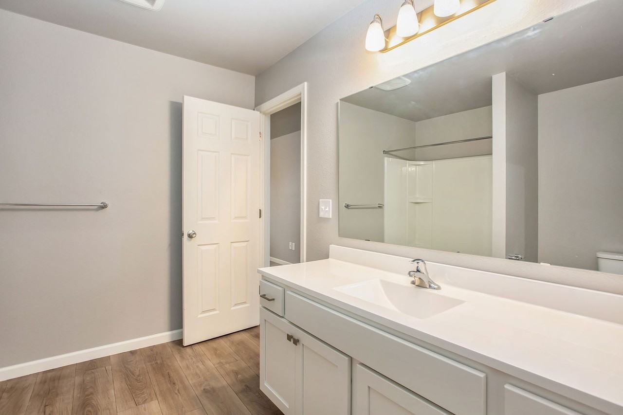 217 Creek Pointe Cir - Photo 6 of 17
