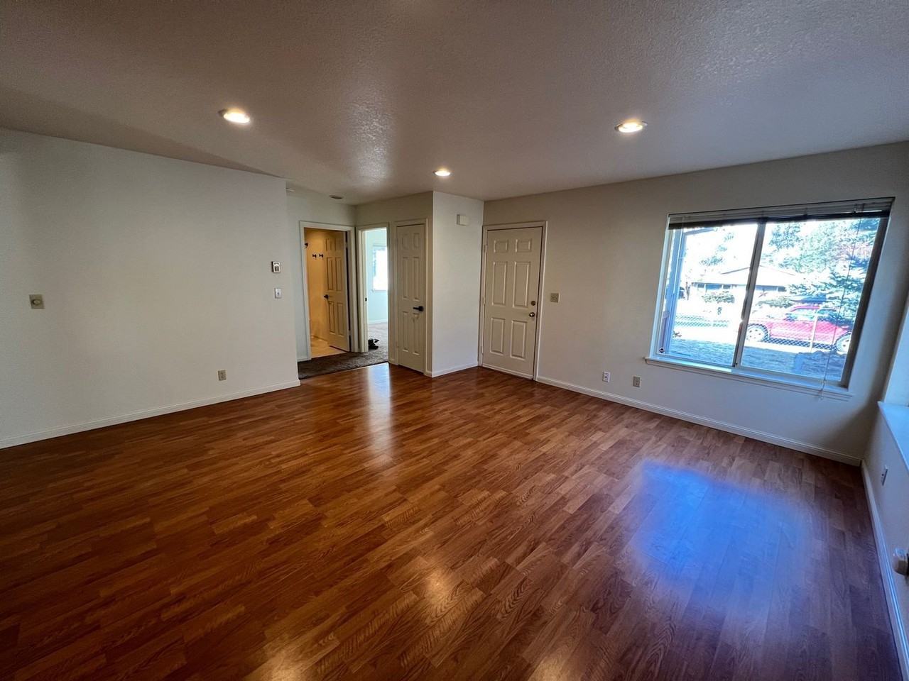 1355 Nw Davenport Ave - Photo 3 of 23