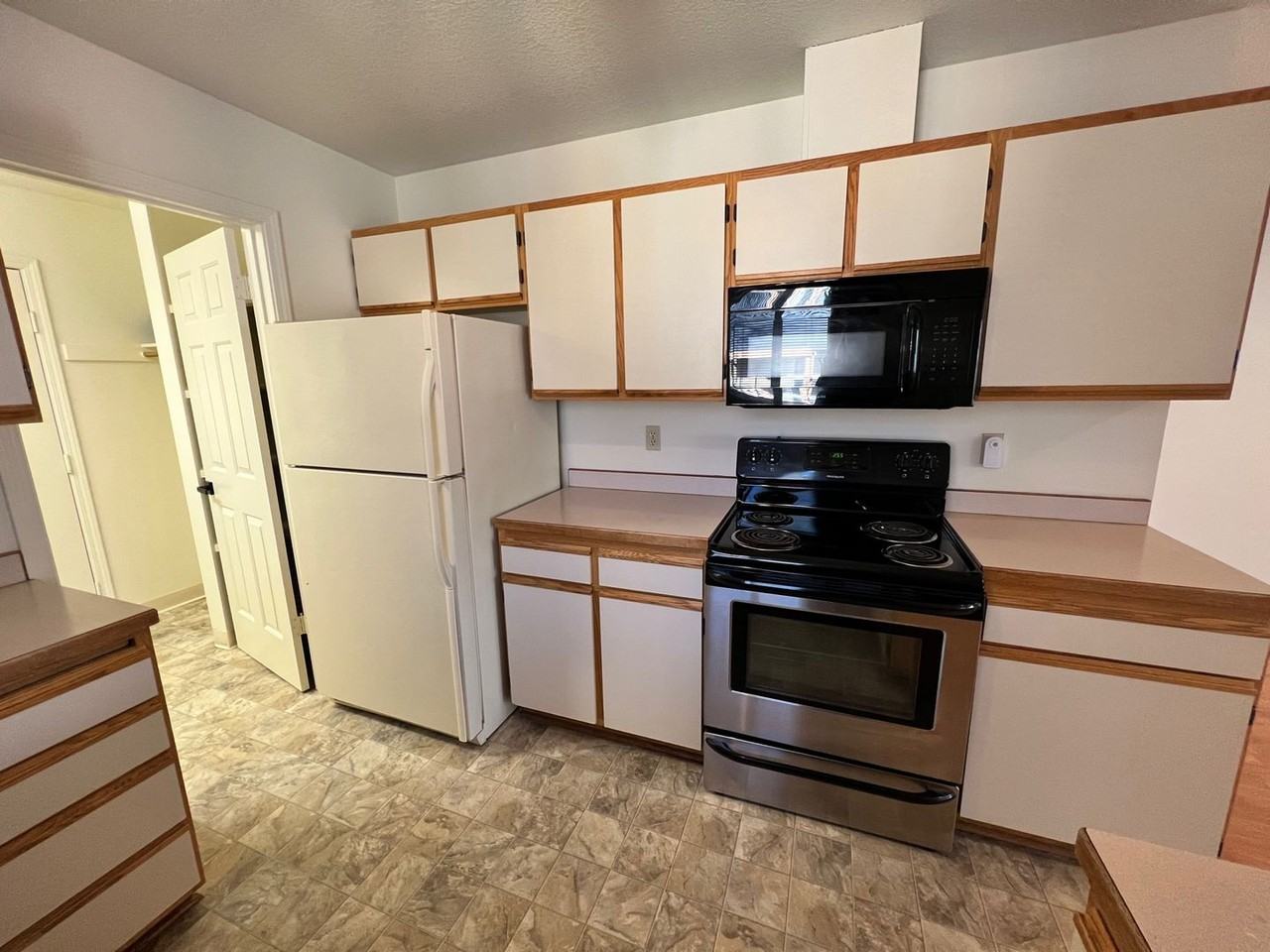 1355 Nw Davenport Ave - Photo 5 of 23