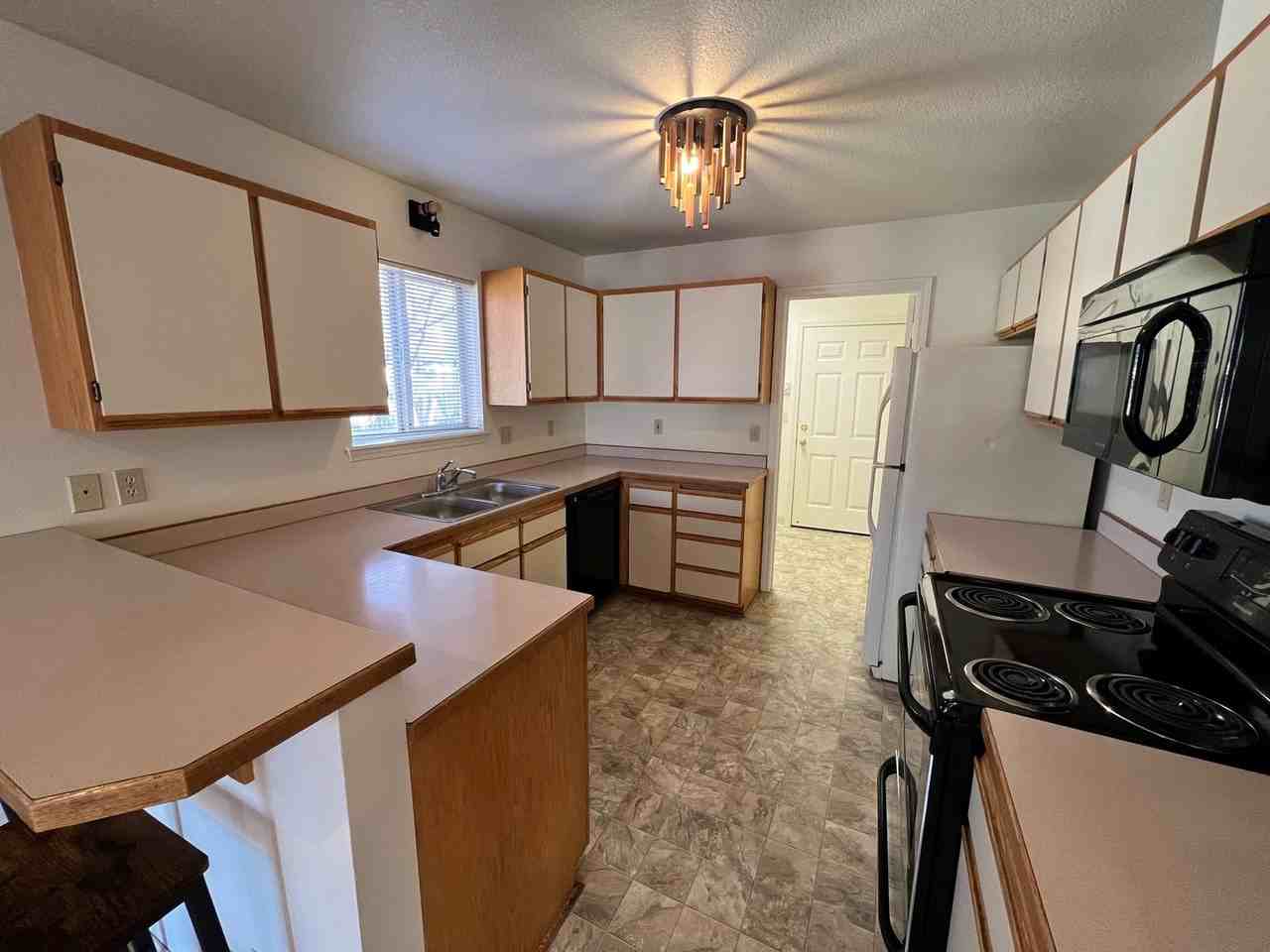 1355 Nw Davenport Ave - Photo 7 of 23