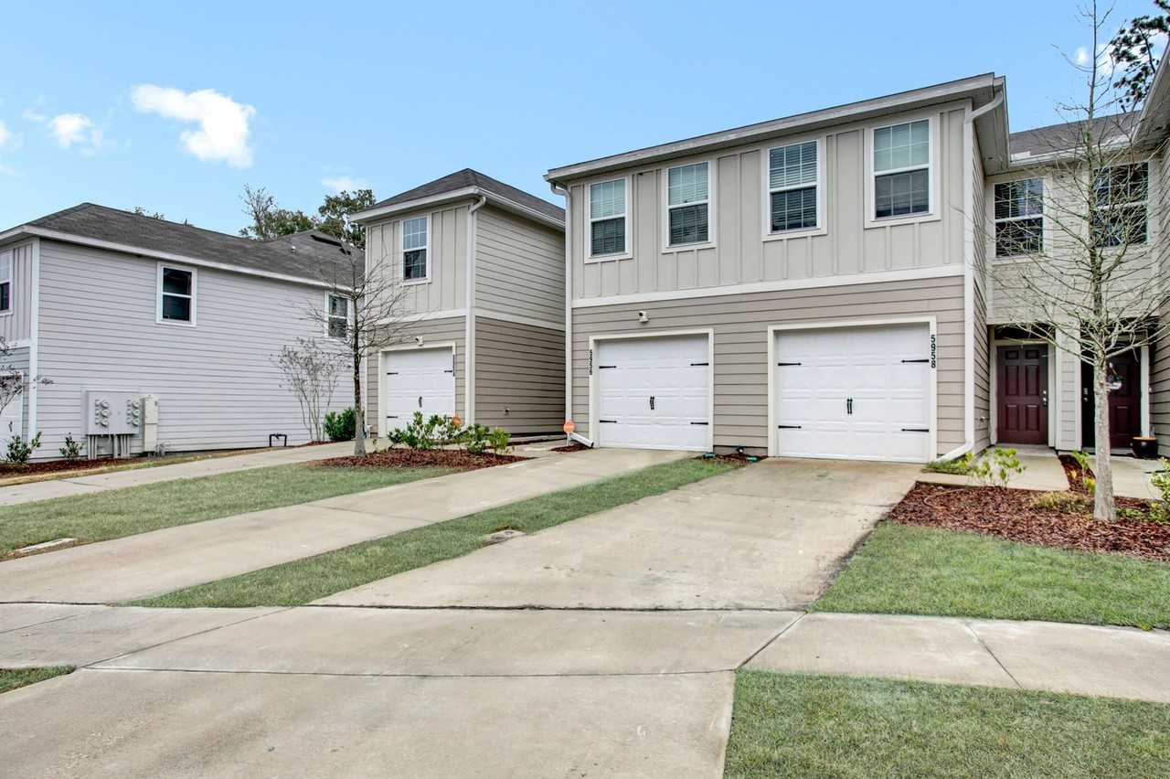 5958 Creekside Crossing Dr