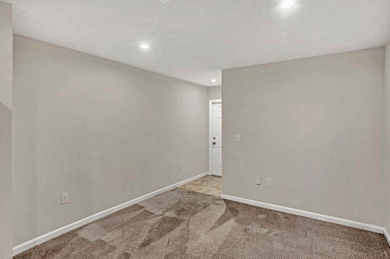 5958 Creekside Crossing Dr - Photo 2 of 22