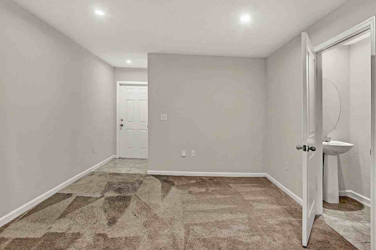5958 Creekside Crossing Dr - Photo 3 of 22