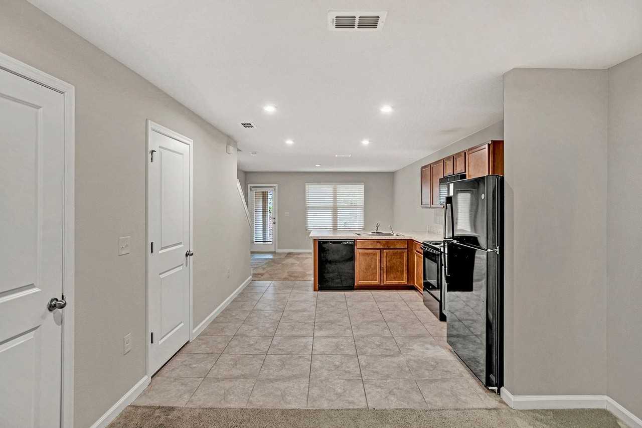 5958 Creekside Crossing Dr - Photo 4 of 22