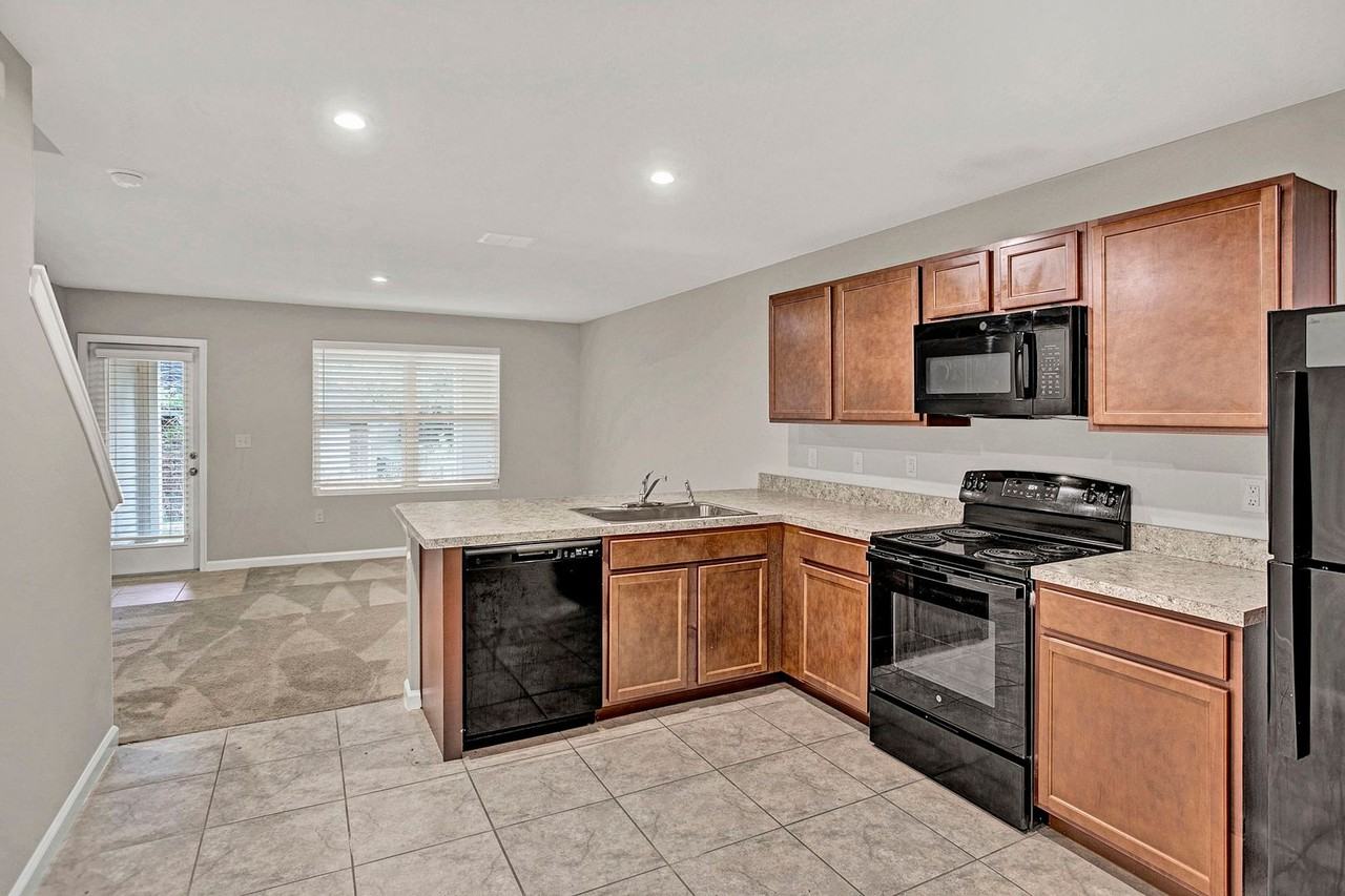5958 Creekside Crossing Dr - Photo 5 of 22