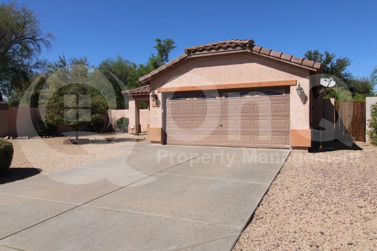 3292 E San Angelo Ave - Photo 3 of 19