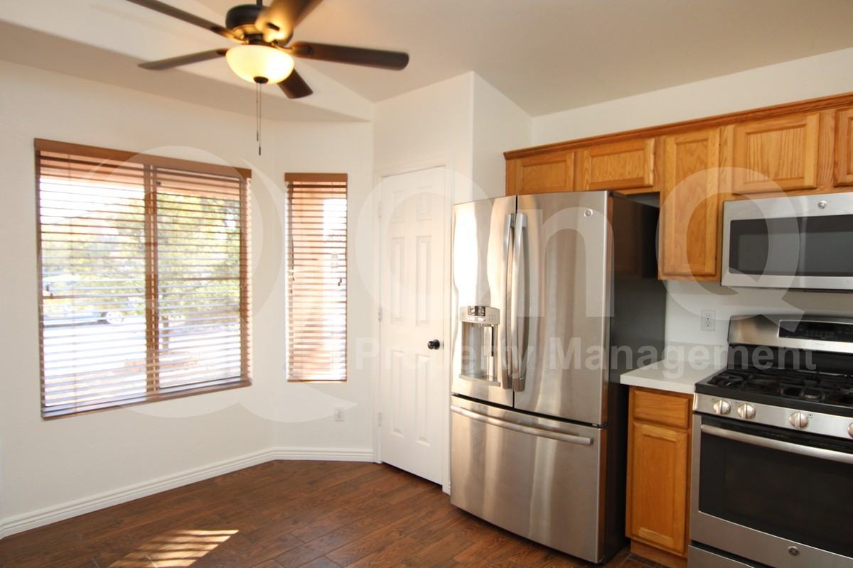 3292 E San Angelo Ave - Photo 4 of 19