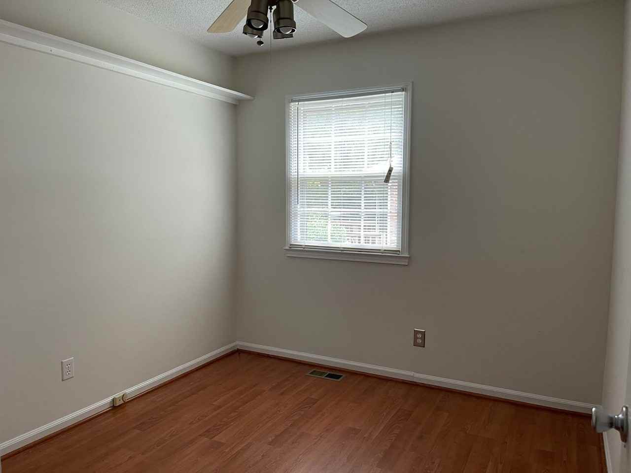 7604 Longstreet Dr - Photo 5 of 11