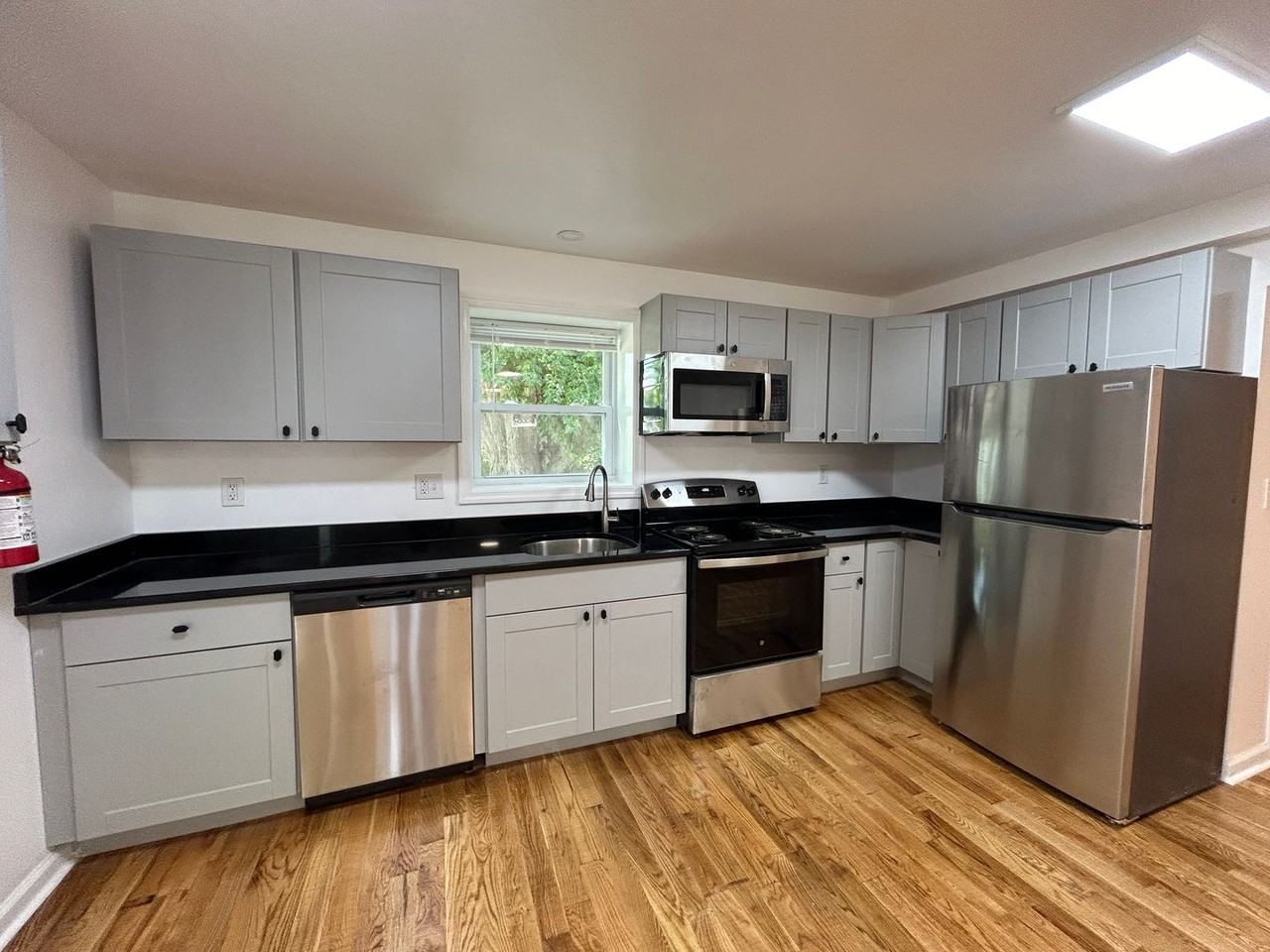 1300 Heck Ave - Photo 5 of 24