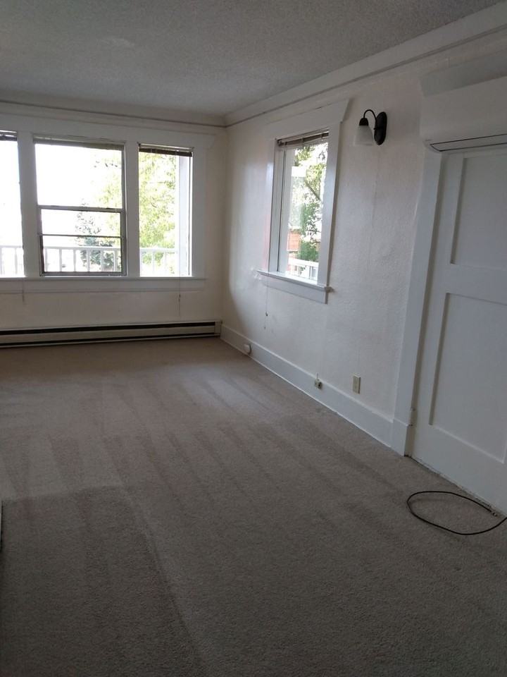 703 N Garden St #B - Photo 4 of 15