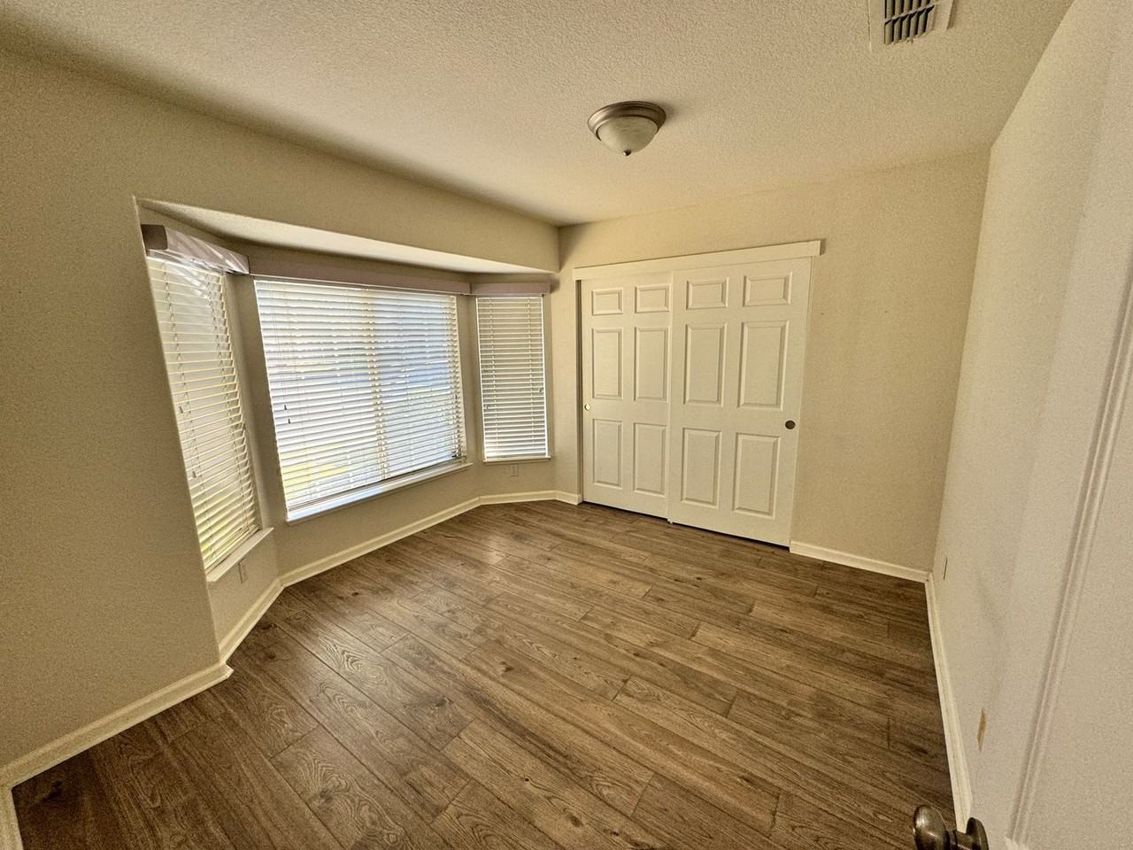 204 Sapphire Ct - Photo 2 of 13