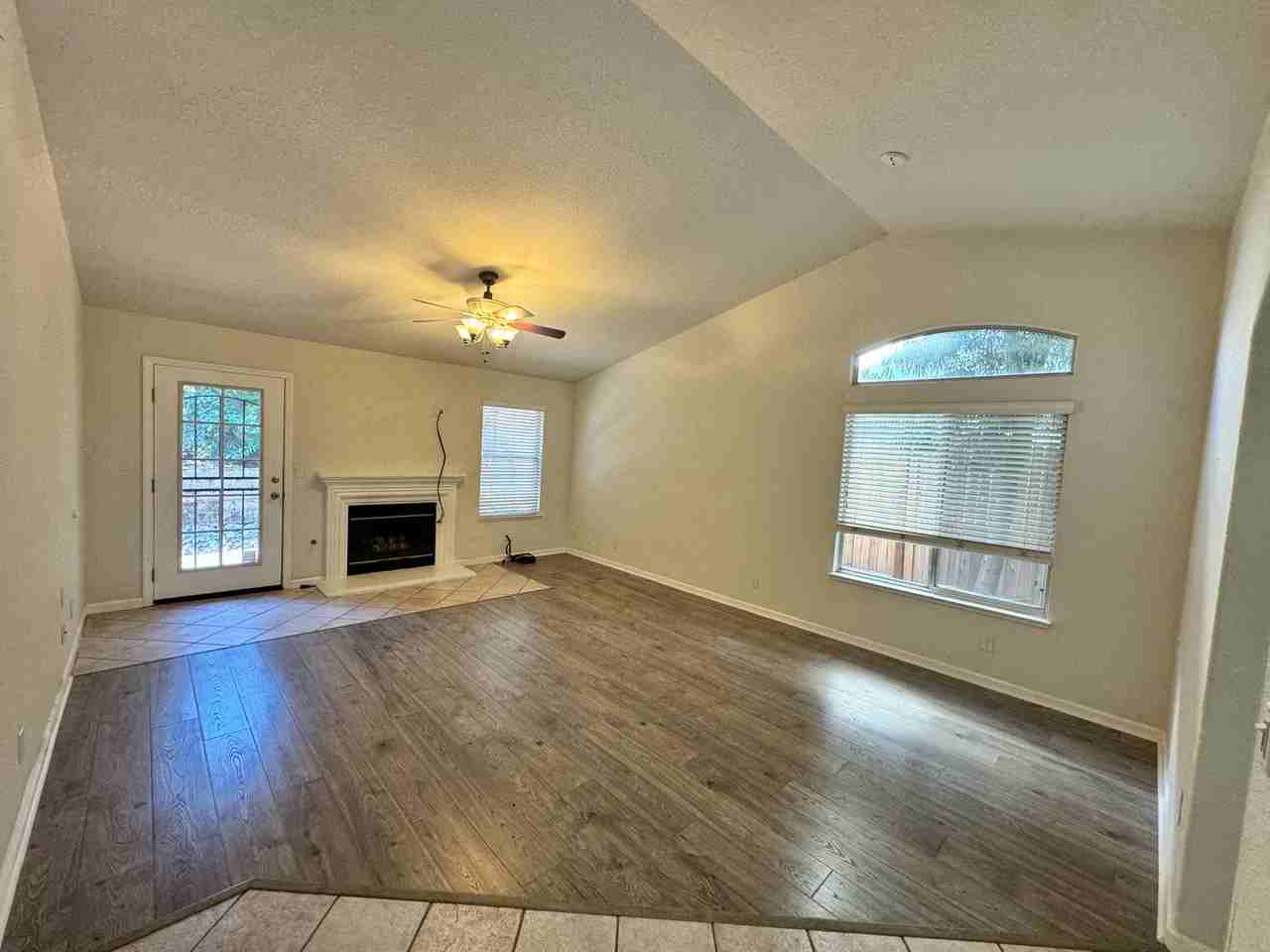204 Sapphire Ct - Photo 3 of 13