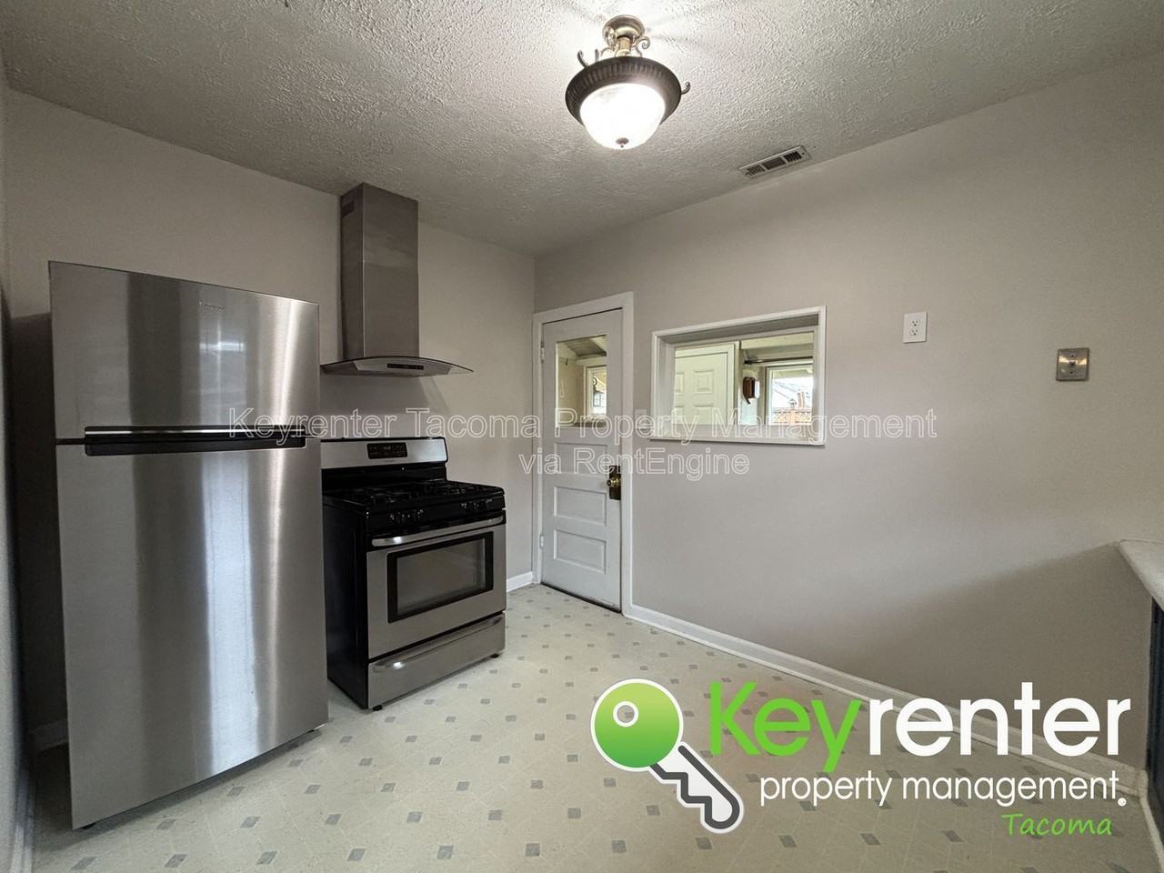 814 S Oakes St - Photo 4 of 11